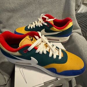 Nike Men's Vibrant Blue and Red Sneakers